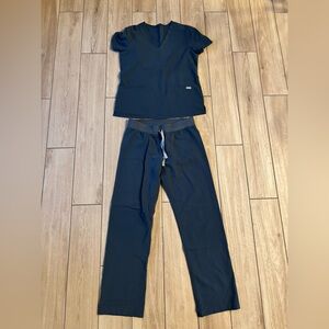 Figs Casma Scrub Top and Livingston Scrub Pants in Dark Harbor Size Small